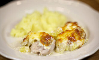 Мясо с ананасами