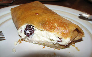 Блины с творогом и изюмом