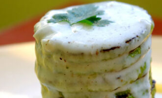 Жареные кабачки с чесночным соусом