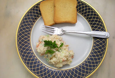 Салат с копченой скумбрией