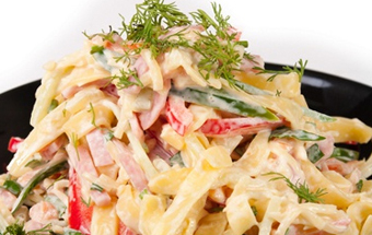 Салат с копченым сыром