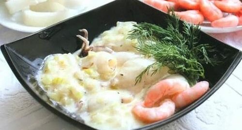 Кальмары в сметанном соусе