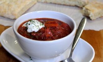 Борщ с фасолью и грибами