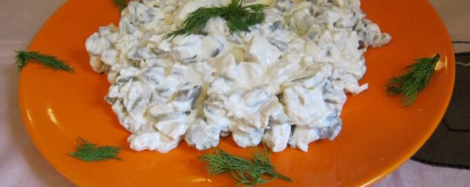 Салат с курицей и грибами