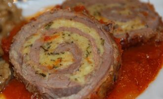 Мясной рулет из говядины