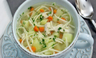 Куриный суп с лапшой