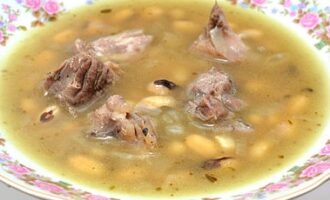 Фасолевый суп с мясом свинины