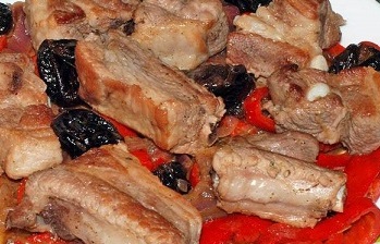 Ребра с черносливом