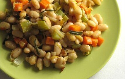 Фасоль с тушеными овощами