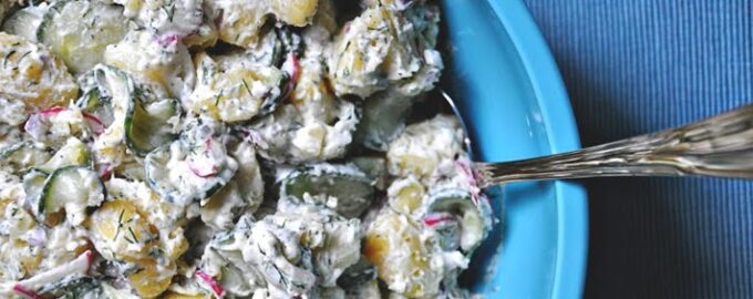 Салат из соленых огурцов и картофеля