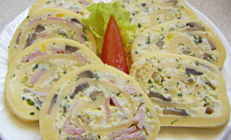 Сырный рулет с грибами и курицей