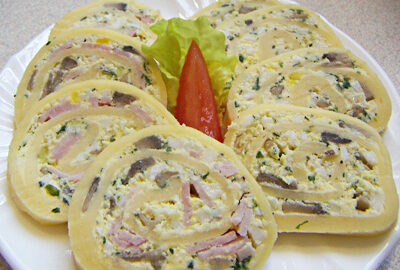 Сырный рулет с грибами и курицей