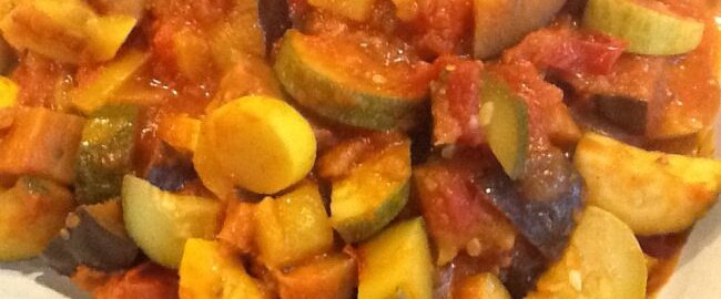 Баклажаны тушеные с овощами
