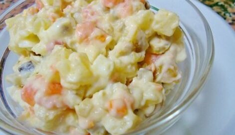 Салат с копченой рыбой