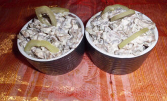Салат с языком и шампиньонами