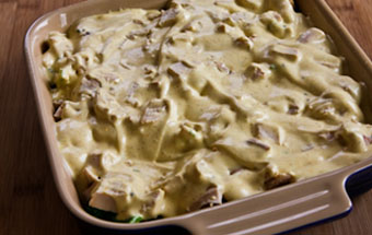 Салат из брокколи с курицей и грибами