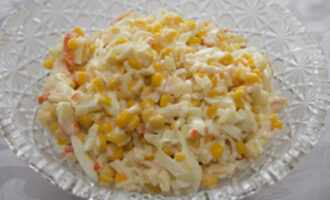 Крабовый салат с кукурузой