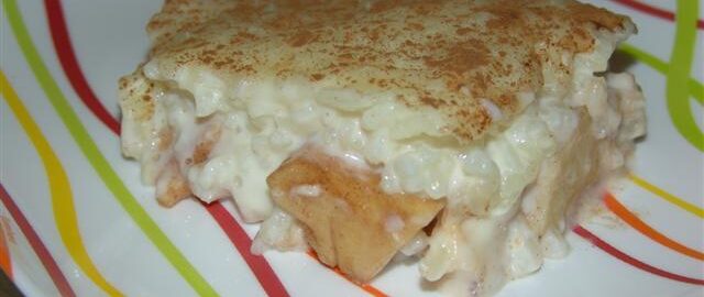 Пудинг из риса и яблок