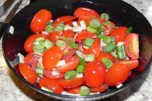 Салат с сыром и помидорами