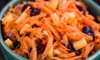 Сладкий салат из моркови