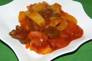 Мясо, тушеное с овощами