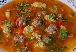 Овощной суп с клецками и фрикадельками
