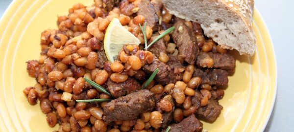 Пряное мясо с фасолью