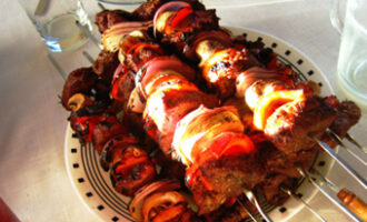 Шашлык из баранины и почек по-карски