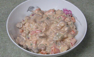 Салат с говядиной майонезом и грибами