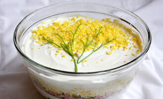 Салат с семгой и крабовыми палочками