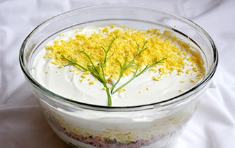 Салат с семгой и крабовыми палочками