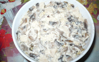 Салат с кальмарами и грибами