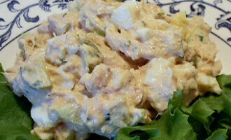 Салат с кальмарами и сыром