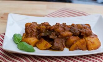 Картошка с мясом в мультиварке