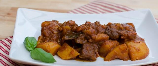 Картошка с мясом в мультиварке