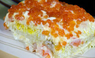 Салат с кальмарами и икрой