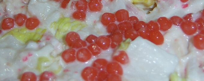 Салат с креветками и икрой
