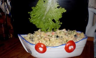 Салат с креветками и крабовыми палочками