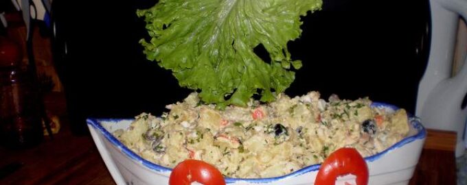 Салат с креветками и крабовыми палочками
