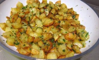 Жареная картошка в мультиварке
