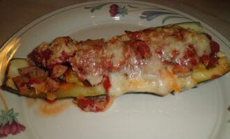 Фаршированные кабачки с колбасой и грибами