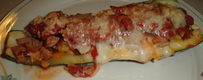 Фаршированные кабачки с колбасой и грибами