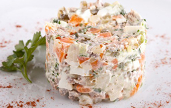 Салат с шампиньонами и ветчиной
