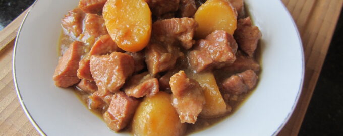 Картошка тушеная со свининой
