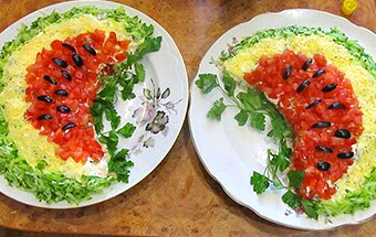 Салат "Арбузная долька" с курицей