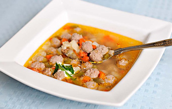 Суп с мясными фрикадельками и рисом