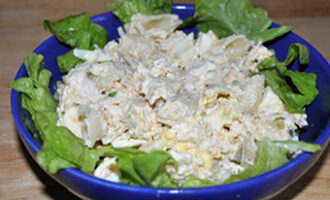 Простой салат с курицей