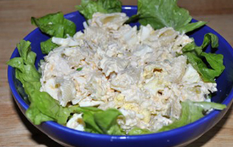 Простой салат с курицей