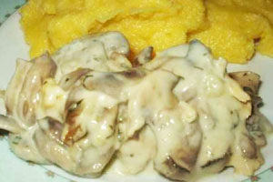 Салат с печенью и огурцами