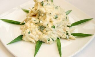 Салат из кальмаров с яблоками